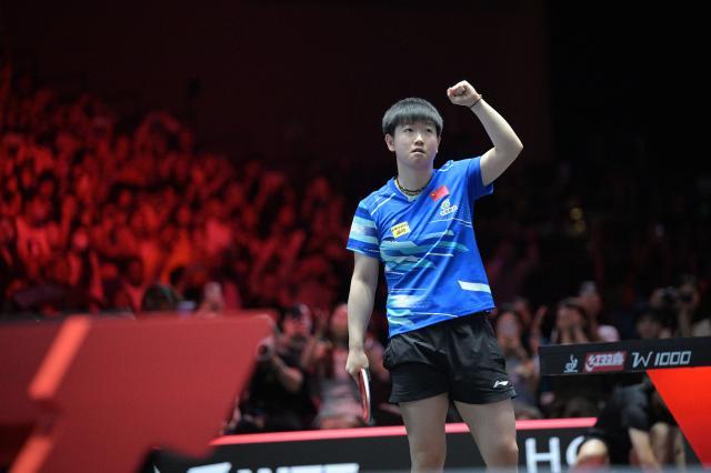 体育彩票-孙颖莎新加坡强势夺冠 林诗栋三冠王解锁世界第一